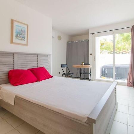Superbe Studio avec Jacuzzi Privé Appartamento Sainte-Anne Esterno foto