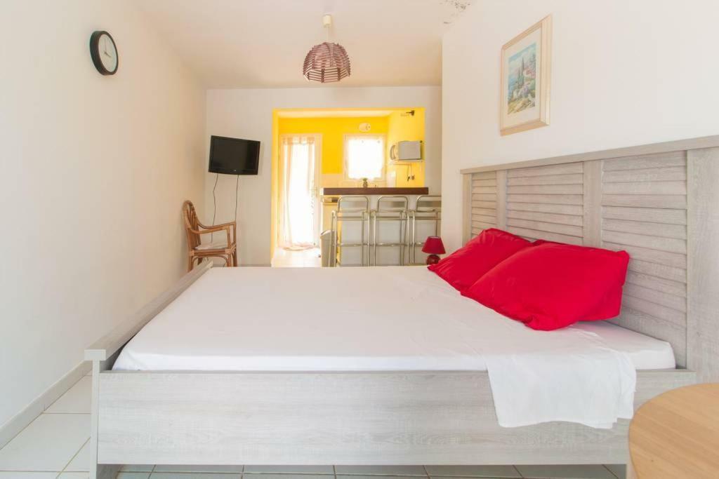 Superbe Studio avec Jacuzzi Privé Appartamento Sainte-Anne Esterno foto