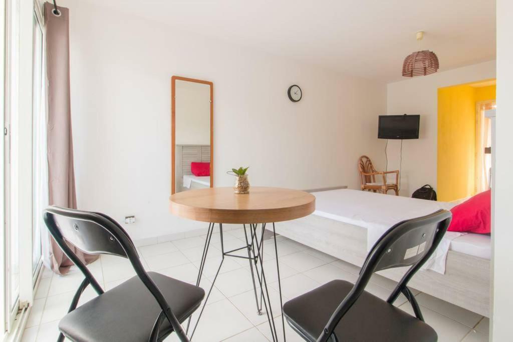 Superbe Studio avec Jacuzzi Privé Appartamento Sainte-Anne Esterno foto
