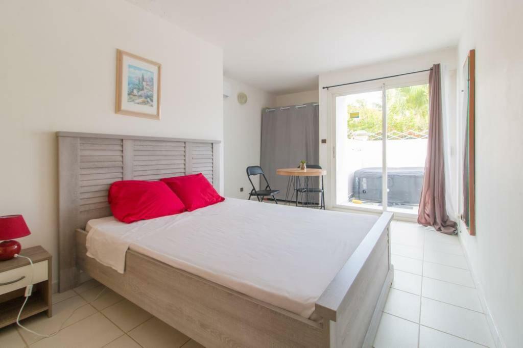 Superbe Studio avec Jacuzzi Privé Appartamento Sainte-Anne Esterno foto